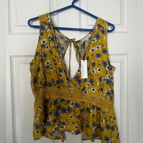 NWT Flower tank top - Picture 1 of 5